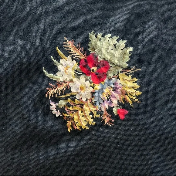 20”x18-1/2” Vintage Needlepoint Canvas. - Picture 4 of 10